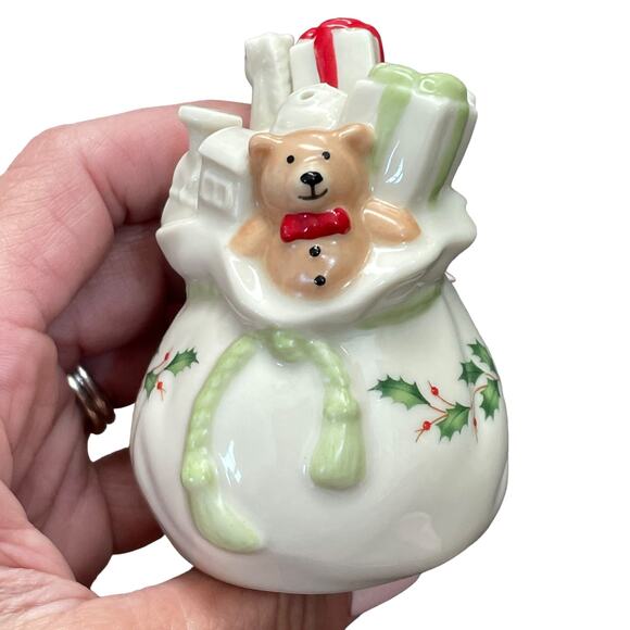 Lenox Holiday Christmas Salt & Pepper Shakers Santa & Toy Bag Checking It Twice - Picture 4 of 11